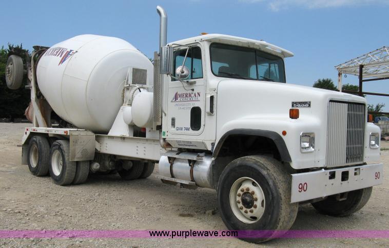 image for item 5071 1999 International Paystar 5000SFA mixer truck