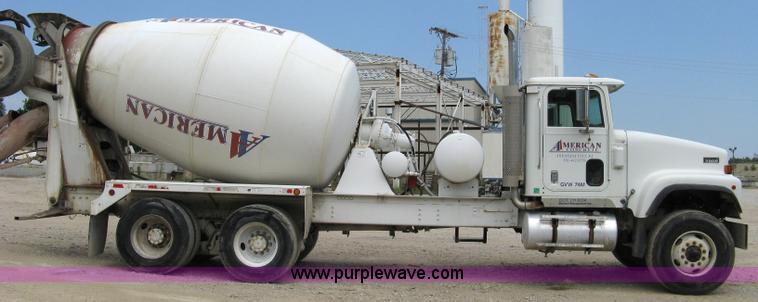 image for item 5071 1999 International Paystar 5000SFA mixer truck