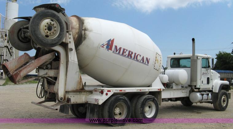 image for item 5071 1999 International Paystar 5000SFA mixer truck