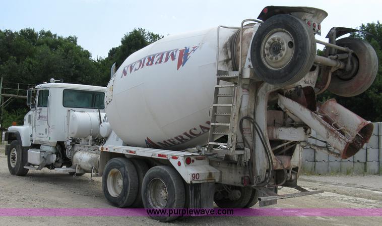 image for item 5071 1999 International Paystar 5000SFA mixer truck