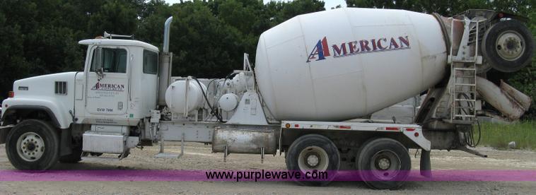 image for item 5071 1999 International Paystar 5000SFA mixer truck