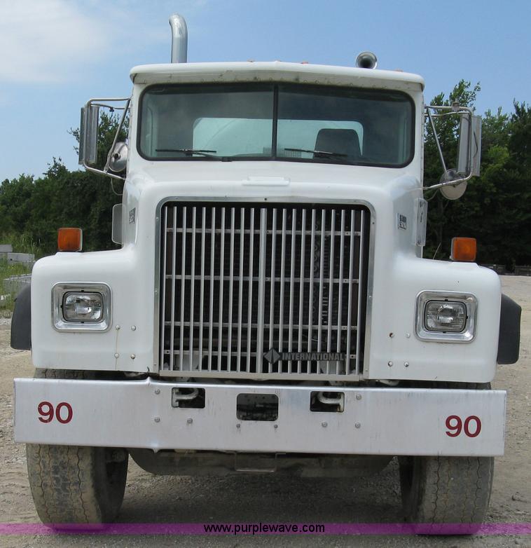 image for item 5071 1999 International Paystar 5000SFA mixer truck