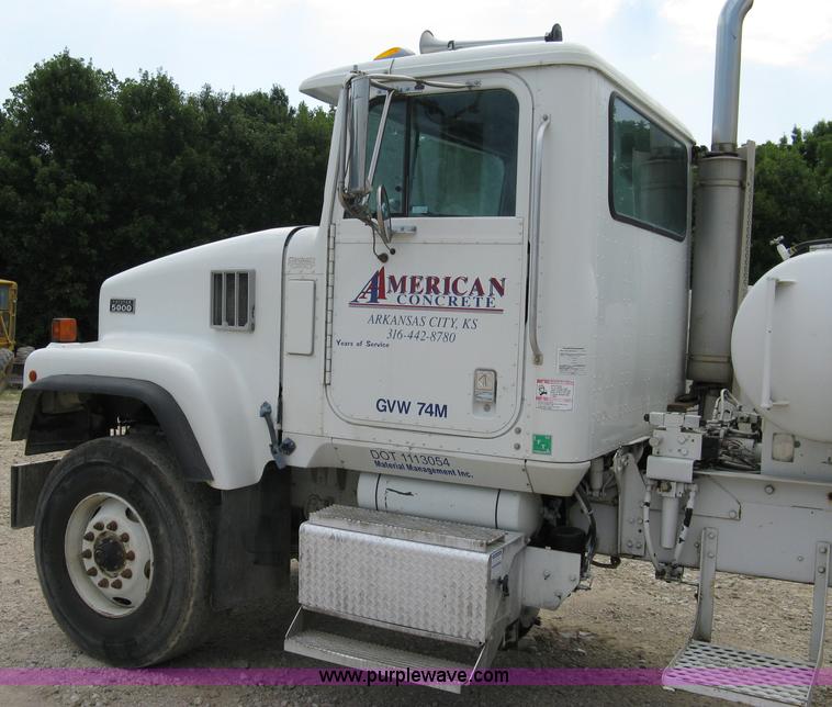 image for item 5071 1999 International Paystar 5000SFA mixer truck