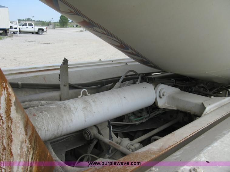 image for item 5071 1999 International Paystar 5000SFA mixer truck