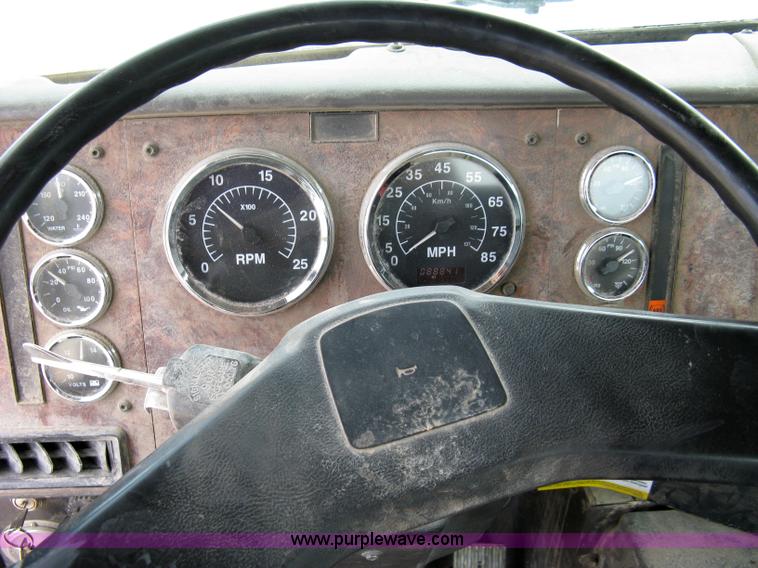 image for item 5071 1999 International Paystar 5000SFA mixer truck