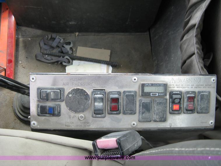 image for item 5071 1999 International Paystar 5000SFA mixer truck