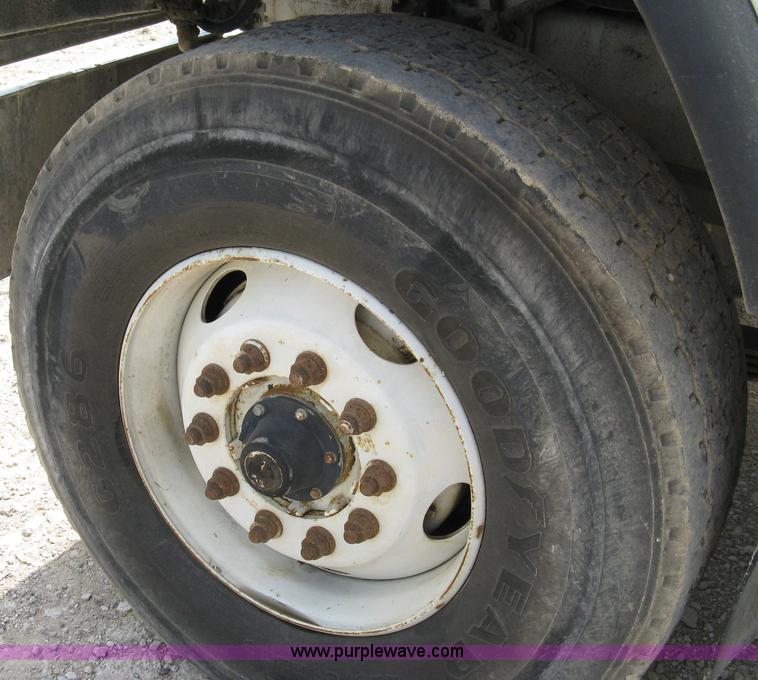 image for item 5071 1999 International Paystar 5000SFA mixer truck