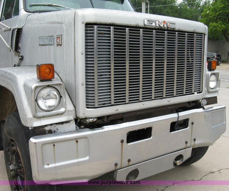 image for item 5082 1980 GMC Brigadier SS truck