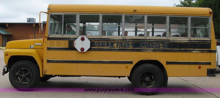 image for item 5083 1982 Ford B-600 school bus