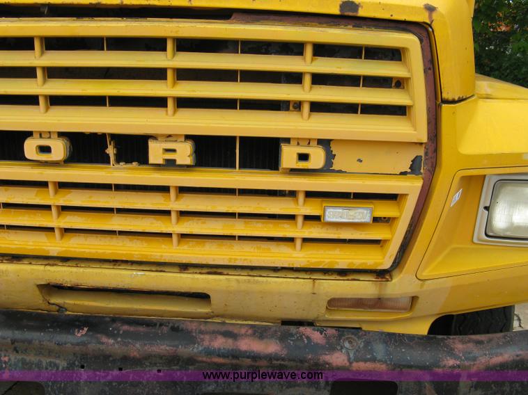 image for item 5083 1982 Ford B-600 school bus