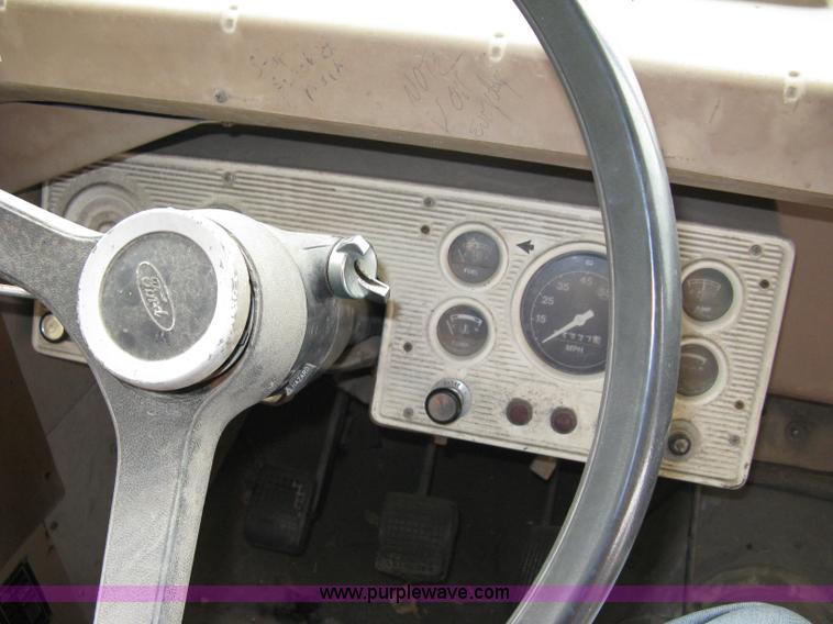 image for item 5083 1982 Ford B-600 school bus