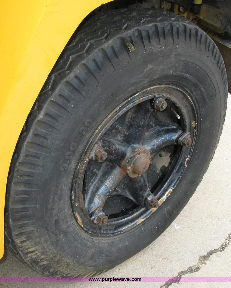 image for item 5083 1982 Ford B-600 school bus