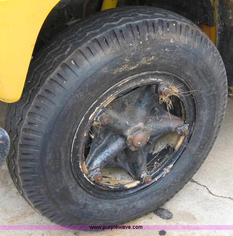 image for item 5083 1982 Ford B-600 school bus