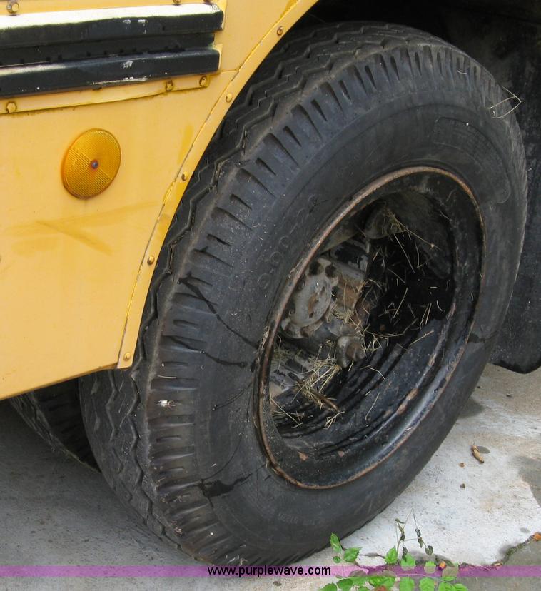 image for item 5083 1982 Ford B-600 school bus