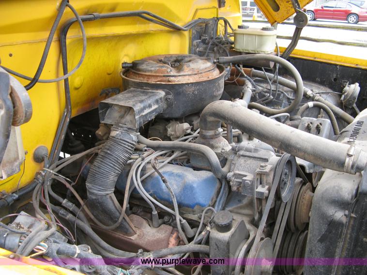 image for item 5083 1982 Ford B-600 school bus