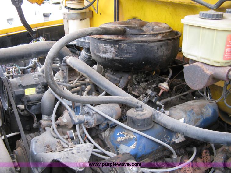 image for item 5083 1982 Ford B-600 school bus