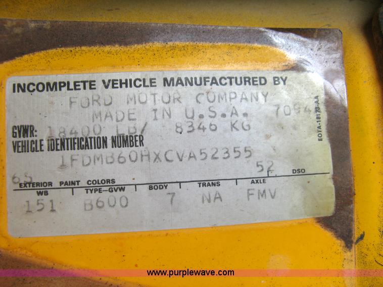 image for item 5083 1982 Ford B-600 school bus