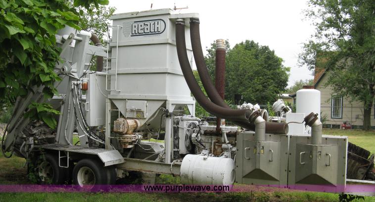 image for item 5084 1989 Guzzler Manuf., Inc. Reach abatement vacuum