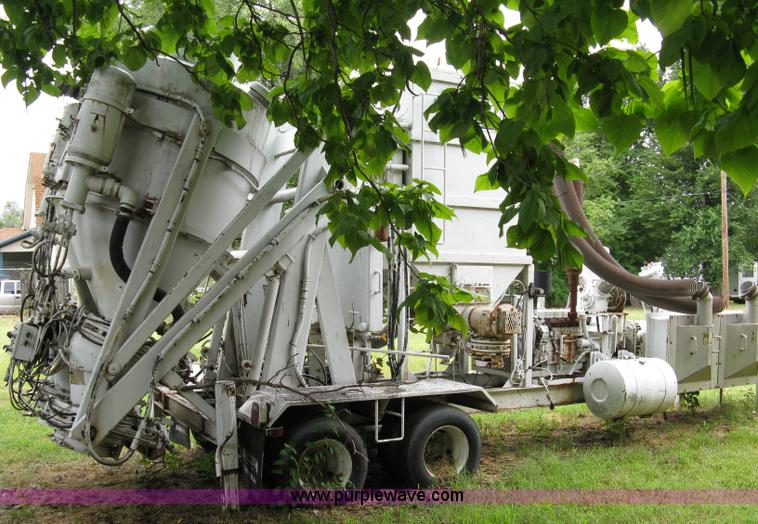 image for item 5084 1989 Guzzler Manuf., Inc. Reach abatement vacuum