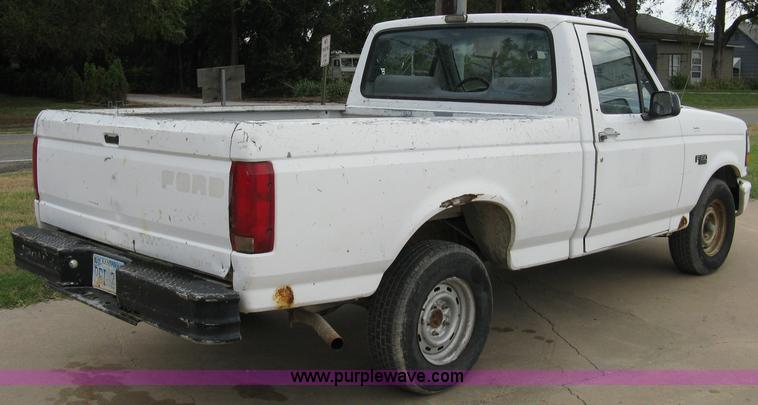 image for item 5097 1992 Ford F150 pickup
