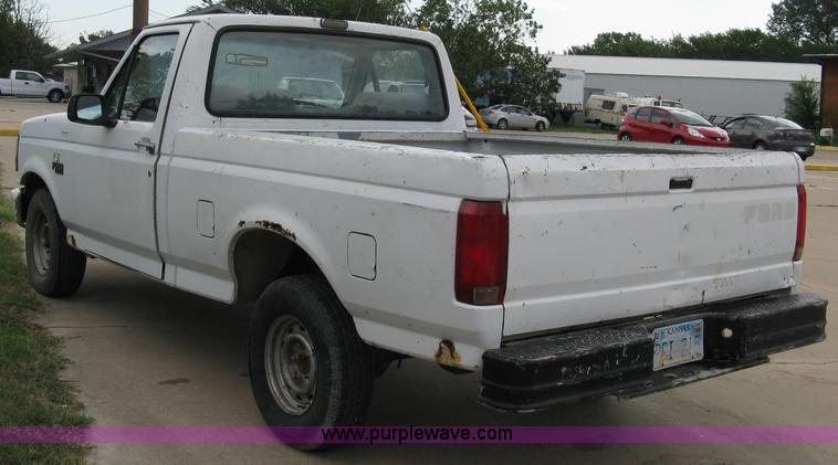 image for item 5097 1992 Ford F150 pickup