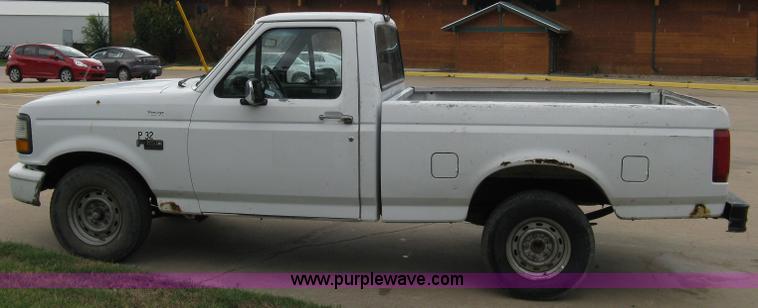 image for item 5097 1992 Ford F150 pickup