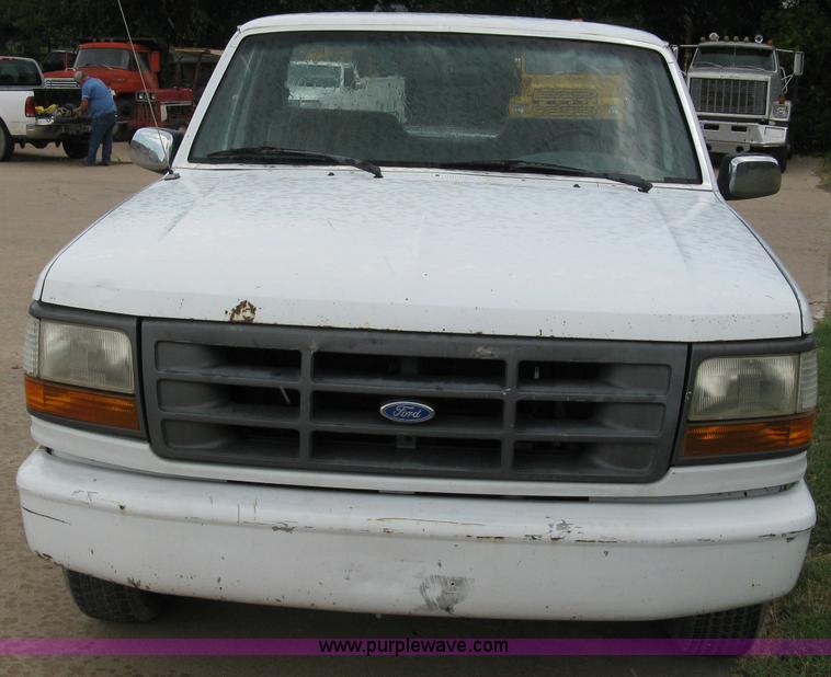 image for item 5097 1992 Ford F150 pickup