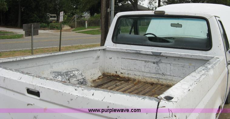 image for item 5097 1992 Ford F150 pickup