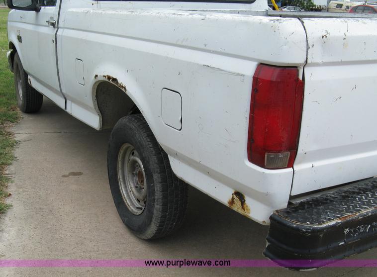 image for item 5097 1992 Ford F150 pickup