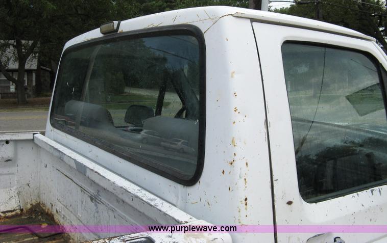 image for item 5097 1992 Ford F150 pickup