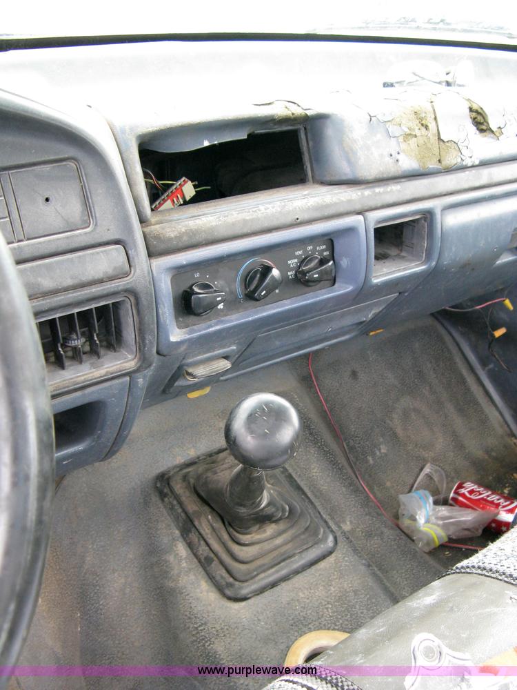 image for item 5097 1992 Ford F150 pickup