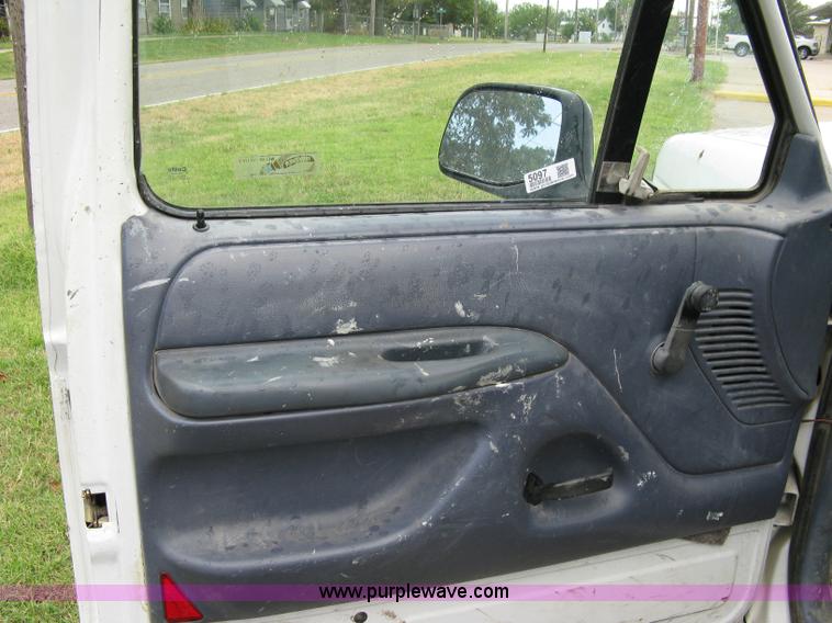 image for item 5097 1992 Ford F150 pickup