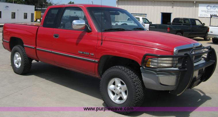 image for item 5098 1997 Dodge Ram 1500 extended-cab pickup