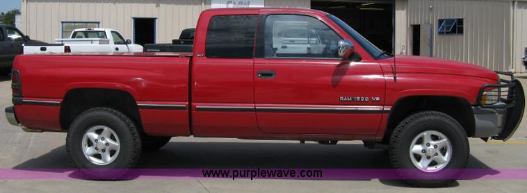 image for item 5098 1997 Dodge Ram 1500 extended-cab pickup