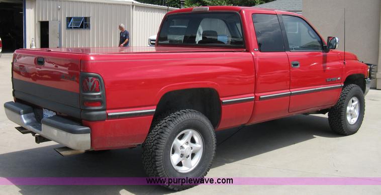 image for item 5098 1997 Dodge Ram 1500 extended-cab pickup