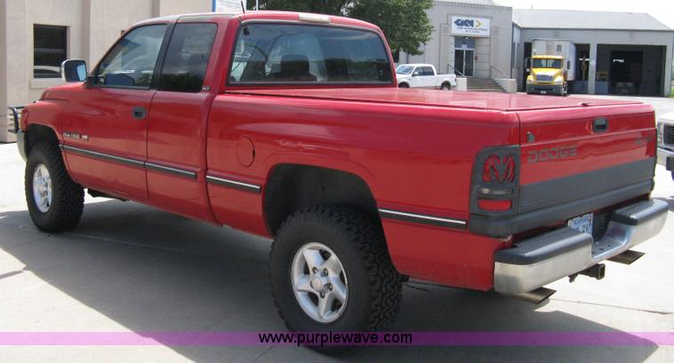 image for item 5098 1997 Dodge Ram 1500 extended-cab pickup