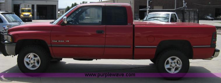 image for item 5098 1997 Dodge Ram 1500 extended-cab pickup