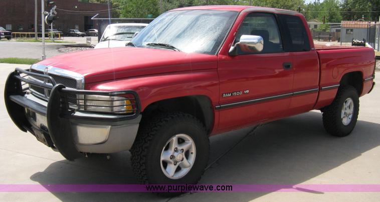 image for item 5098 1997 Dodge Ram 1500 extended-cab pickup