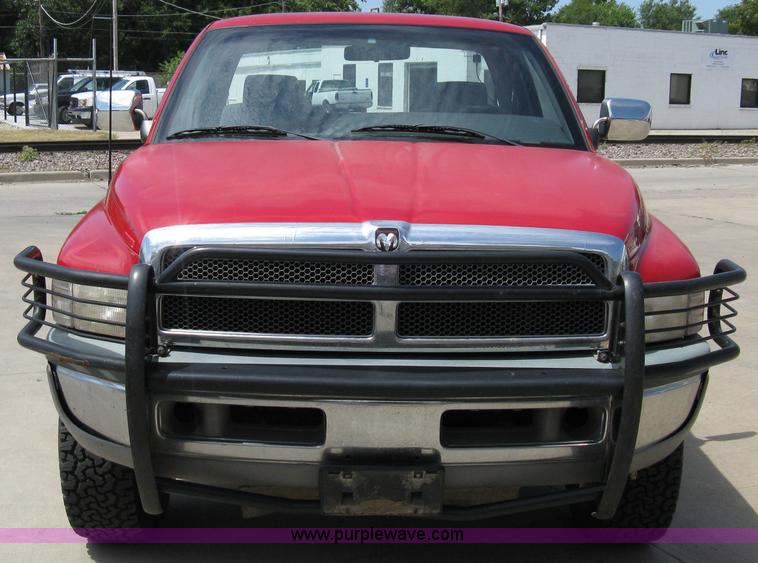 image for item 5098 1997 Dodge Ram 1500 extended-cab pickup