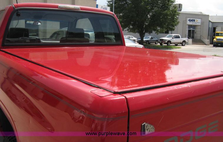 image for item 5098 1997 Dodge Ram 1500 extended-cab pickup