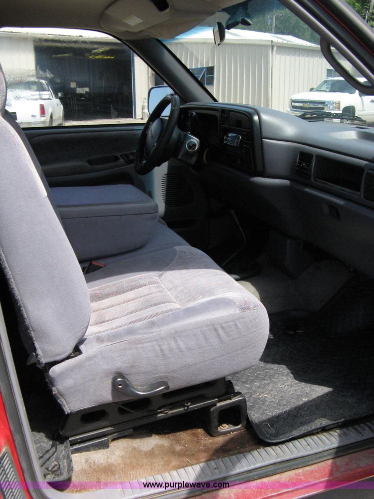 image for item 5098 1997 Dodge Ram 1500 extended-cab pickup