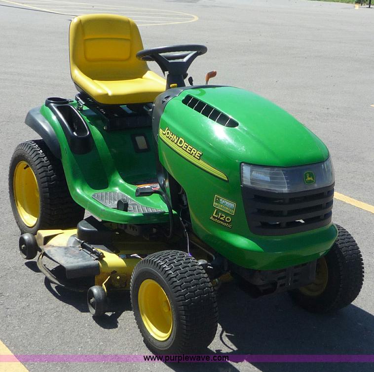 image for item 7002 2005 John Deere L120D lawn mower