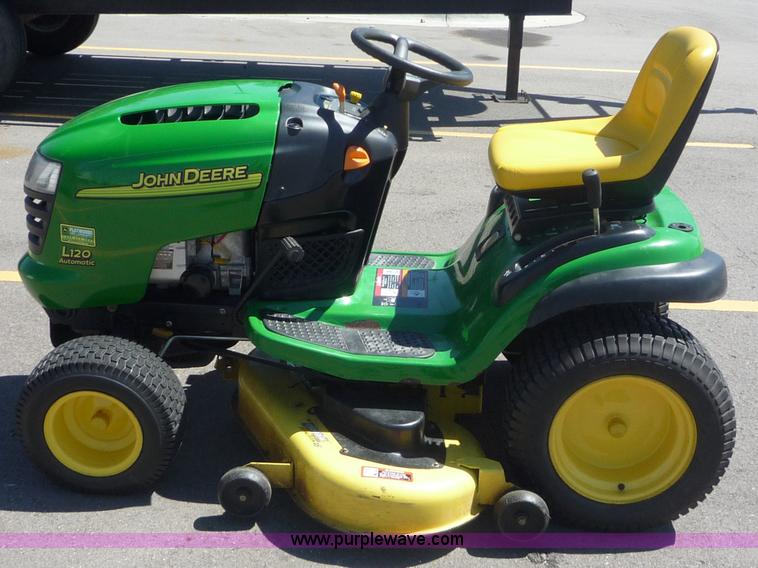 image for item 7002 2005 John Deere L120D lawn mower