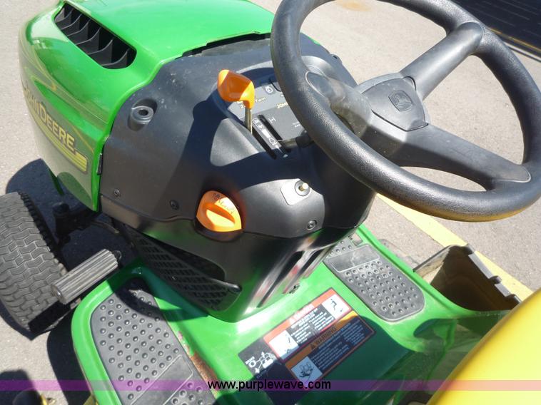 image for item 7002 2005 John Deere L120D lawn mower
