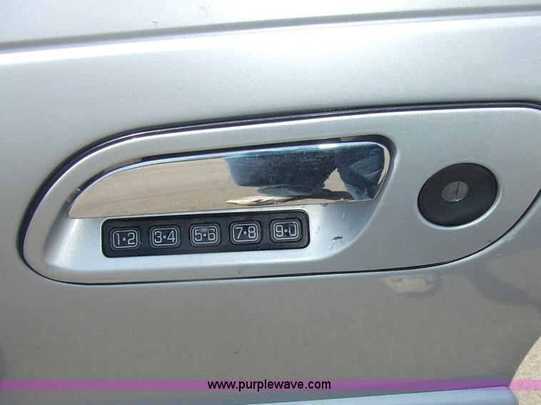 image for item 7143 2001 Lincoln Continental