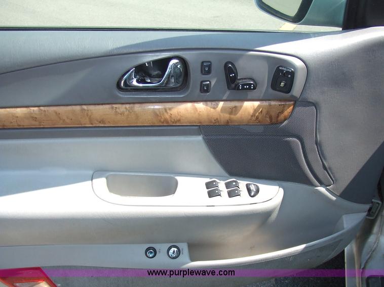 image for item 7143 2001 Lincoln Continental