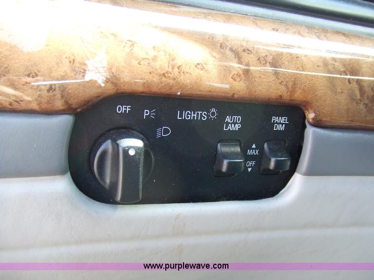 image for item 7143 2001 Lincoln Continental