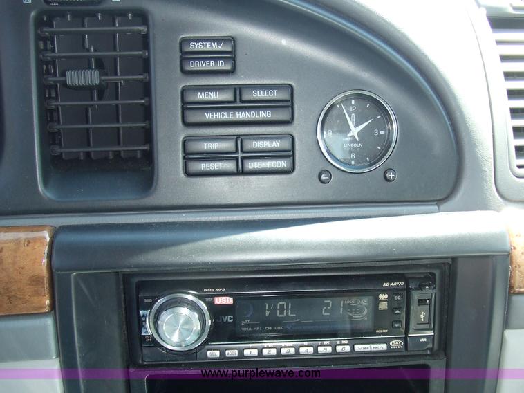 image for item 7143 2001 Lincoln Continental