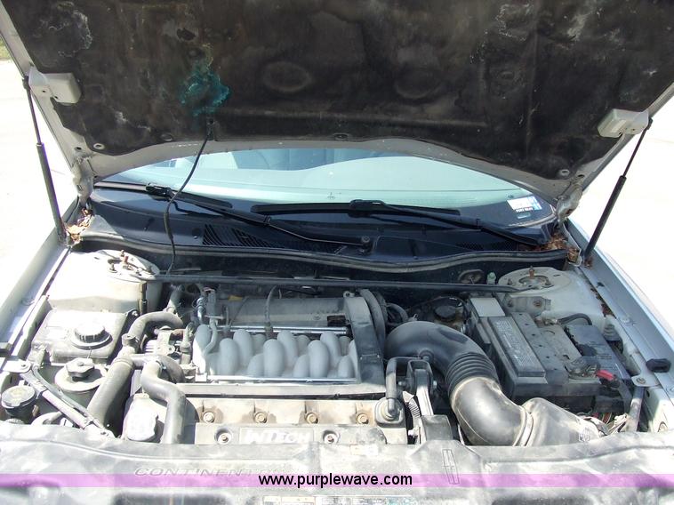 image for item 7143 2001 Lincoln Continental