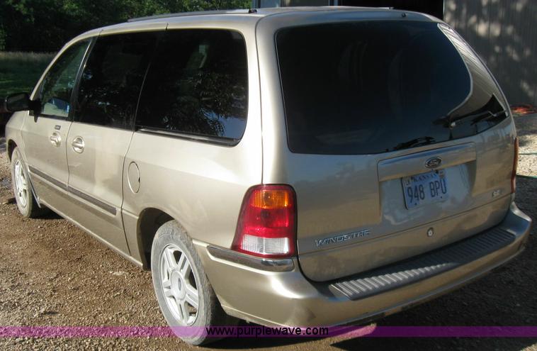 image for item 7228 2001 Ford Winstar SE mini van